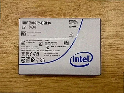 960GB Intel SSD D5-P5530 U.2 SSDPF2KX960HZN1 Series DC NVME Solid State Drive
