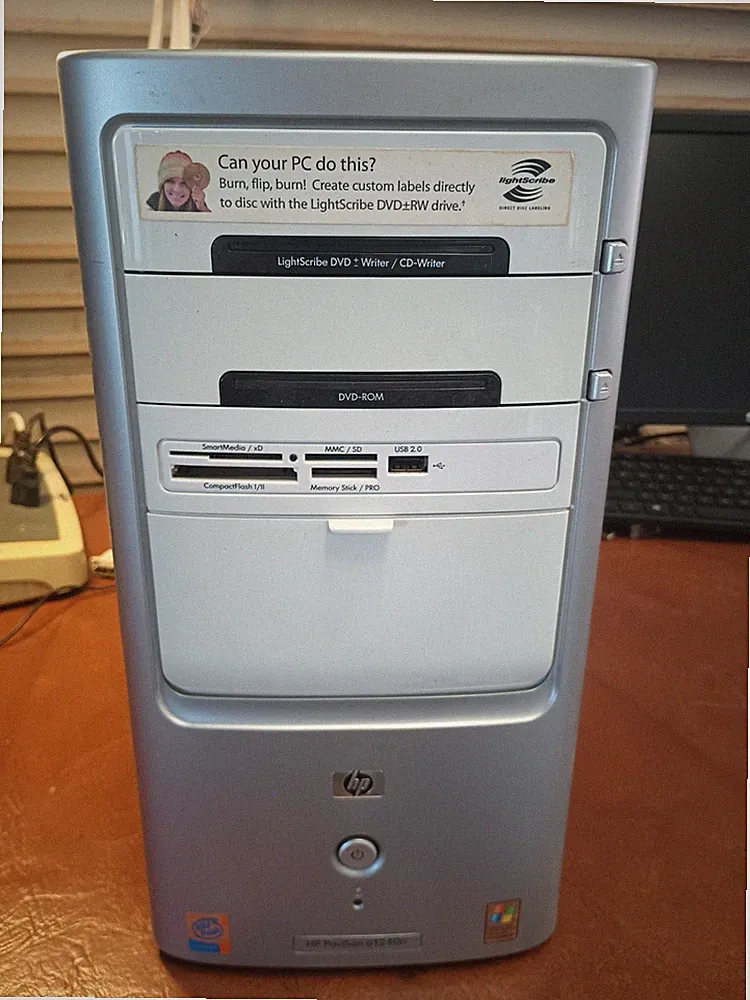 HP Pavilion A1240n Desktop Computer Pentium 4 CPU Windows XP Media Center